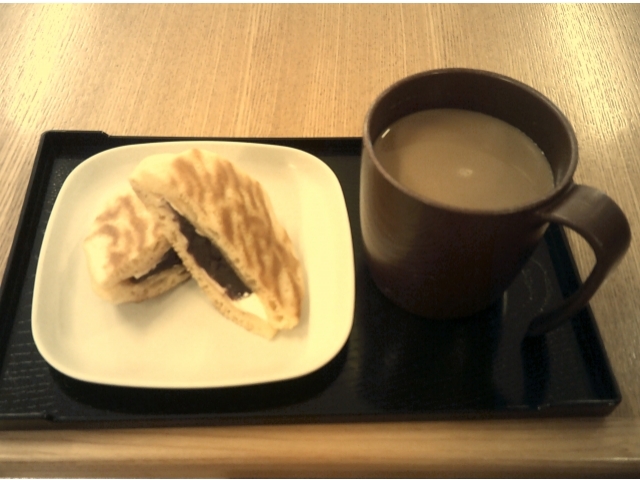 シャトレーゼの『あんバターどら焼』です！