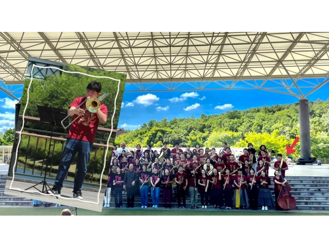 右側の矢印の所にいるのが私です