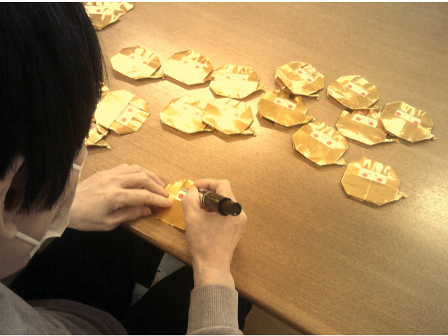 頑張って顔を描きました❕