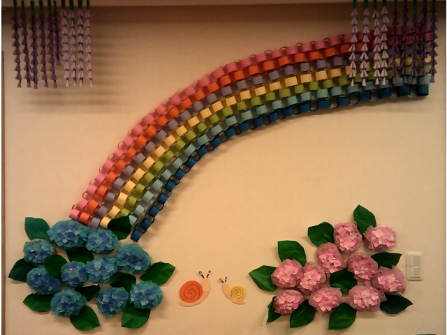 綺麗なアジサイと藤の花の間に虹も出ました(#^.^#)