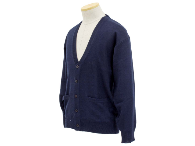 定番のVカーディガン