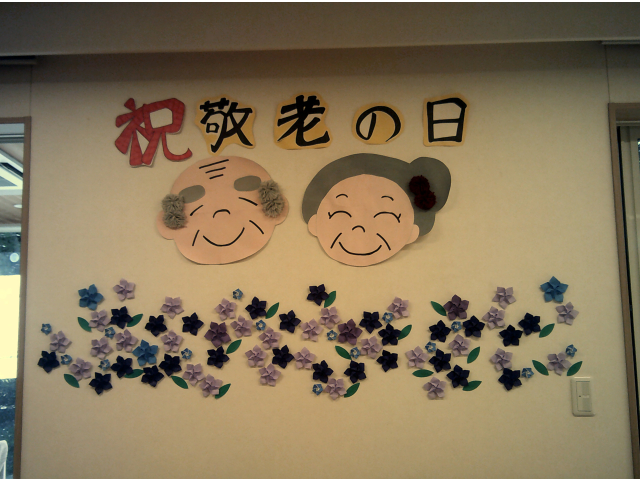 「可愛いおじいちゃんとおばあちゃんだね」「毛糸で作ったボンボン、よく考えるね」と、たくさんのお褒めの言葉をもらいました。