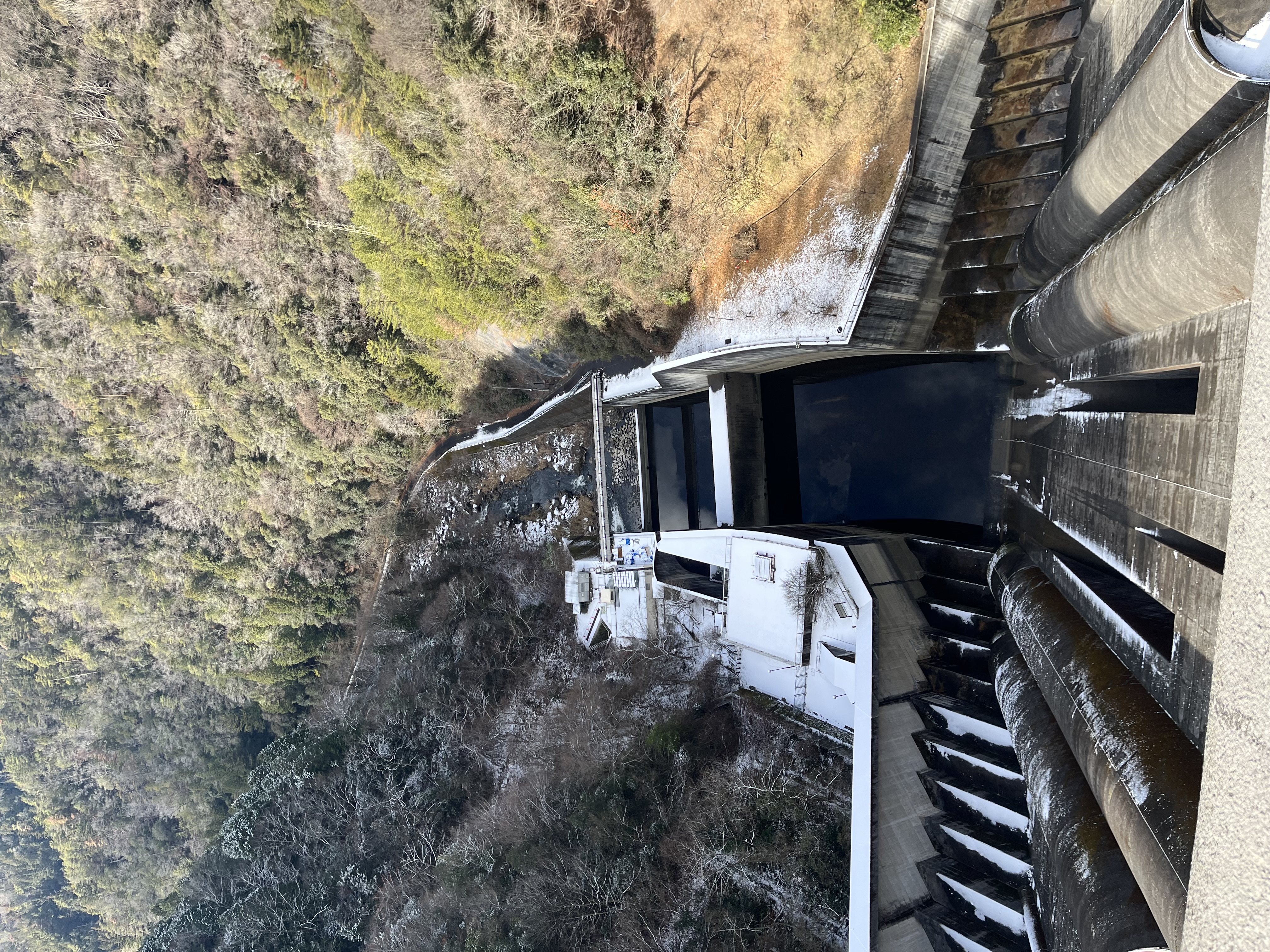 転落しないよう、注意が必要です。